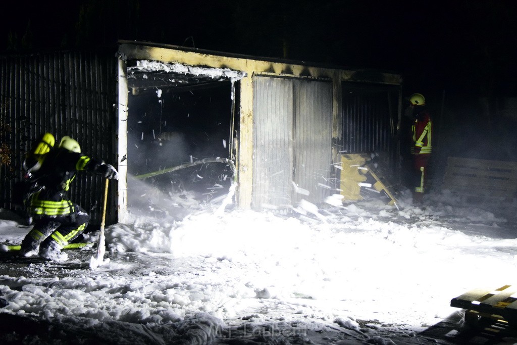 Feuer Hinterhof Garagen Koeln Hoehenberg Olpenerstr P050.JPG - Miklos Laubert